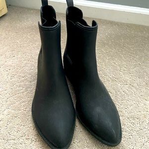 Jeffrey Campbell black booties | perfect rain and winter boot